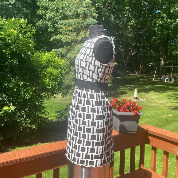 NWOT Tahari Black&White Dress, see measurements in photos below - Picture 2 of 10